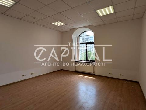 коммерческая по адресу Софиевская пл., 18