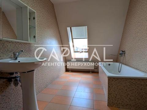 комерційна за адресою Софіївська пл., 18