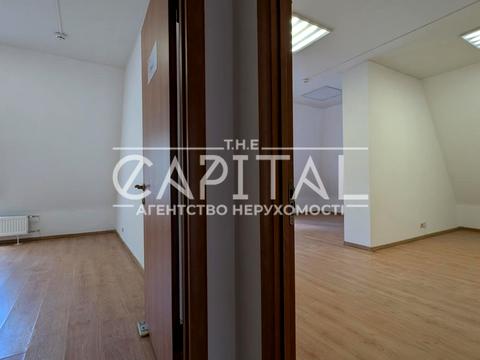 комерційна за адресою Софіївська пл., 18
