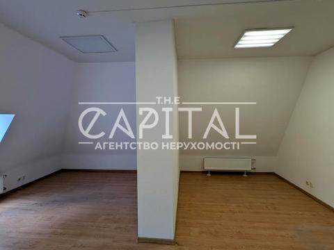 комерційна за адресою Софіївська пл., 18