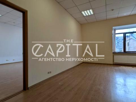 комерційна за адресою Софіївська пл., 18