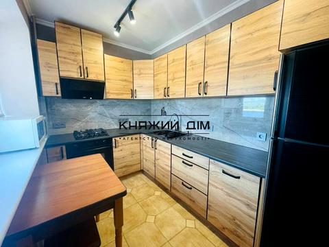 квартира за адресою Набережно-Хрещатицька вул., 11