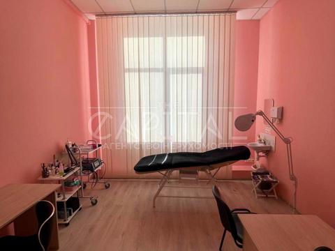 комерційна за адресою Срібнокільська вул., 12
