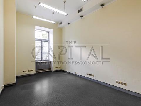 комерційна за адресою Велика Житомирська вул., 25/2