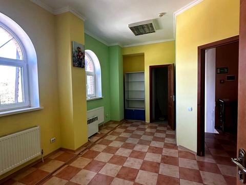 коммерческая по адресу Левка Лук'яненка ул. (Жовтнева), 3