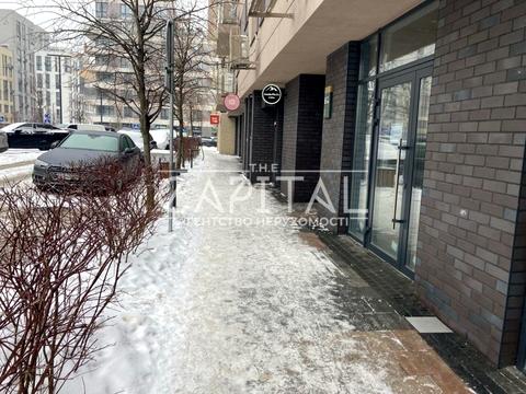 комерційна за адресою Салютна вул., (Будинок 02301-02303)