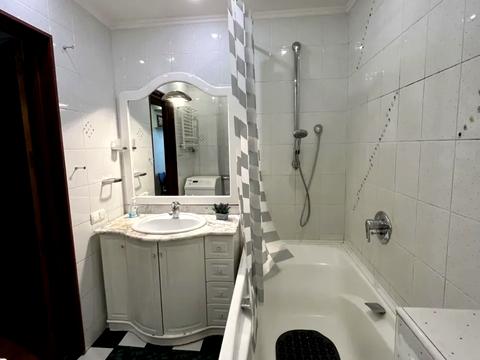 квартира за адресою Композитора Лятошинського вул., 8