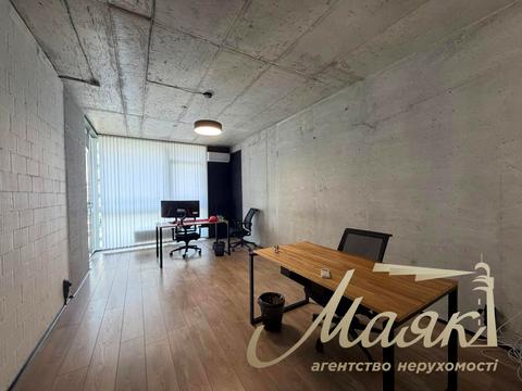 комерційна за адресою Предславинська вул., 57