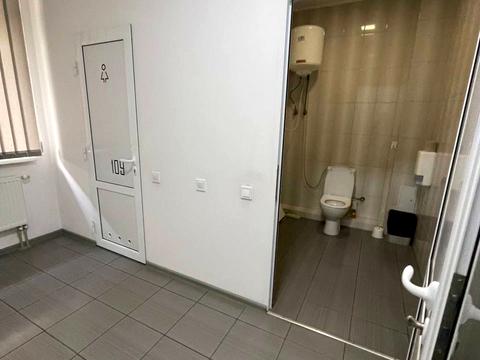 комерційна за адресою Кам'янецька вул., 1а
