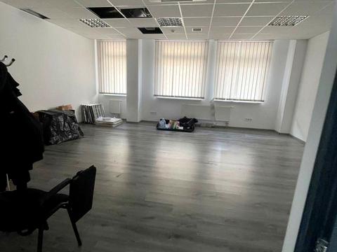 комерційна за адресою Кам'янецька вул., 1а