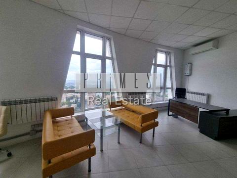 комерційна за адресою Кловський узвіз, 7