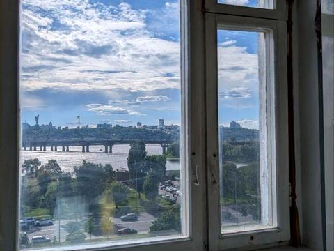 квартира за адресою Дніпровська набережна вул., 5-А