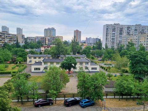 квартира за адресою Дніпровська набережна вул., 11-А