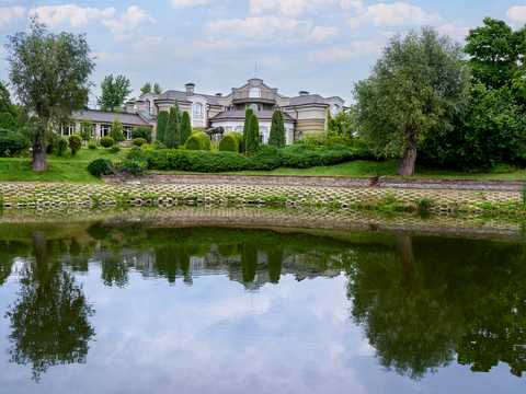 будинок за адресою с. Вишеньки, Лозова