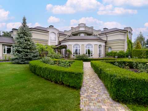 будинок за адресою с. Вишеньки, Лозова