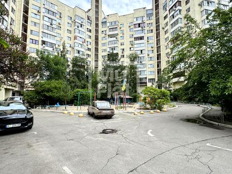 коммерческая по адресу Миколы Бажана просп., 30