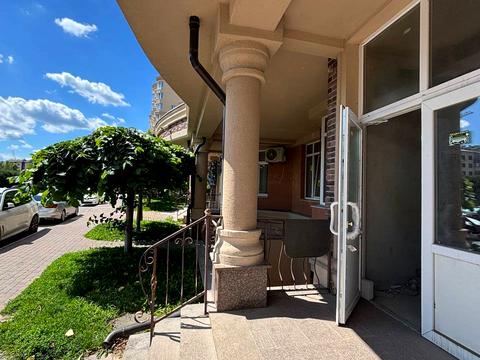 комерційна за адресою Щаслива вул., 38