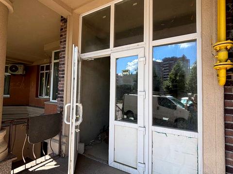 комерційна за адресою Щаслива вул., 38