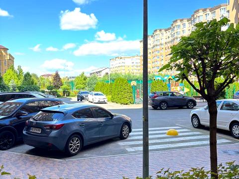 комерційна за адресою Щаслива вул., 38