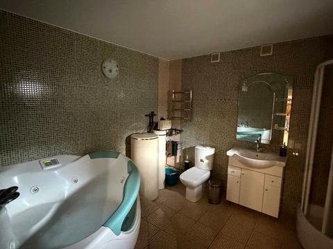 комерційна за адресою Клінічна вул., 23/25
