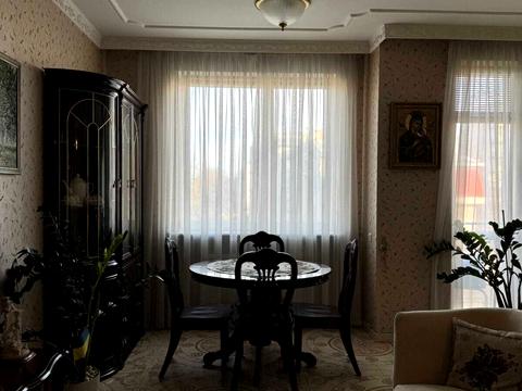 квартира за адресою Євгена Коновальця вул. (), 25а