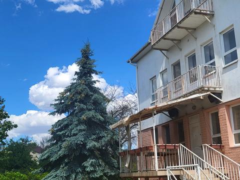 комерційна за адресою Заставська, 8