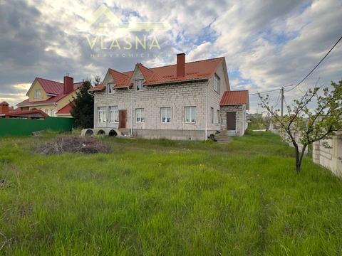 дом по адресу Шкільна ул., 1