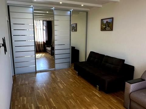 квартира за адресою Сім'ї Кульженків вул. (Петра Дегтяренка), 35