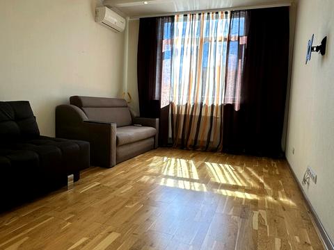 квартира за адресою Сім'ї Кульженків вул. (Петра Дегтяренка), 35