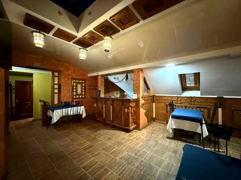 комерційна за адресою Київська вул., 11