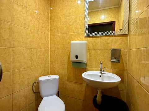 комерційна за адресою Київська вул., 11