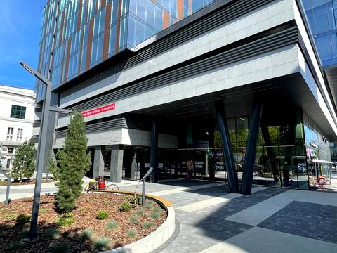 комерційна за адресою Героїв УПА вул., 80