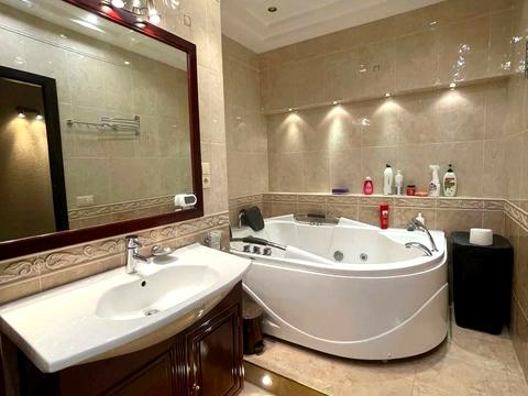 квартира за адресою Раїси Окіпної вул., 10-А