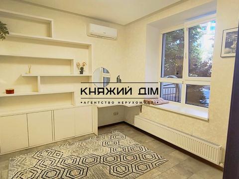 квартира по адресу Героев Небесной Сотни просп., 18/2