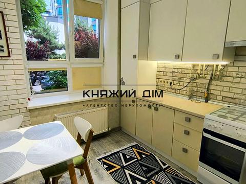 квартира по адресу Героев Небесной Сотни просп., 18/2