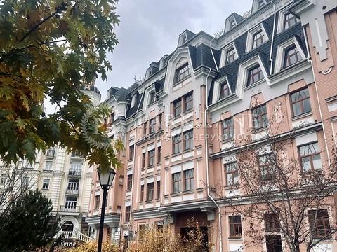 комерційна за адресою Воздвиженська вул., 22