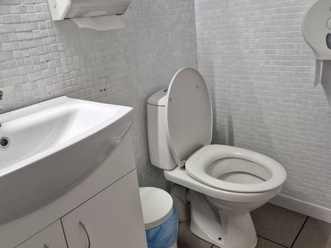 комерційна за адресою Степана Бандери пров., 15