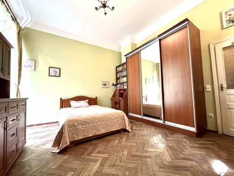 квартира за адресою Пекарська вул., 32