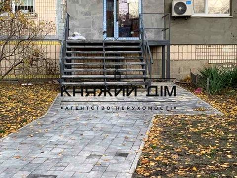 комерційна за адресою Київ, Павла Тичини просп., 9