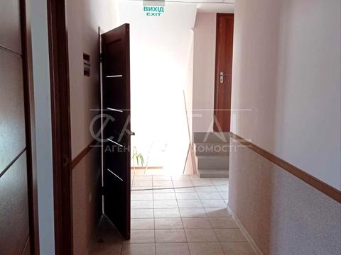 комерційна за адресою Макарівська вул., 3
