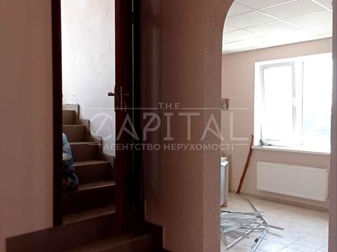 комерційна за адресою Макарівська вул., 3
