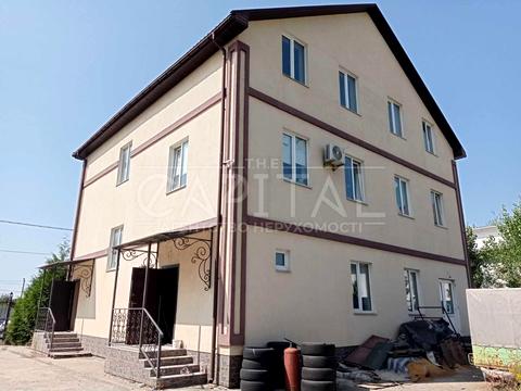 комерційна за адресою Макарівська вул., 3
