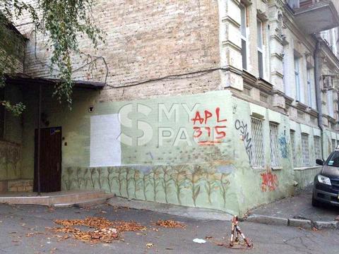 комерційна за адресою Малопідвальна вул., 15