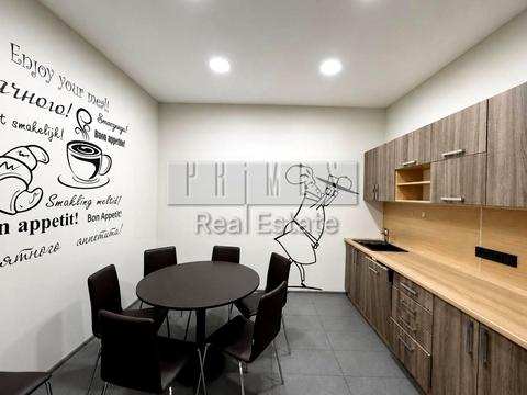 комерційна за адресою Кловський узвіз, 7a
