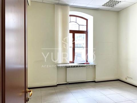 комерційна за адресою Володимирська вул., 47
