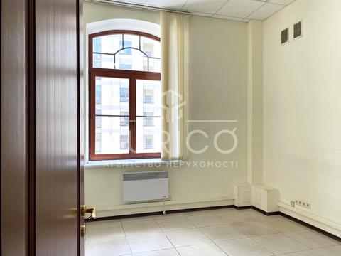 комерційна за адресою Володимирська вул., 47