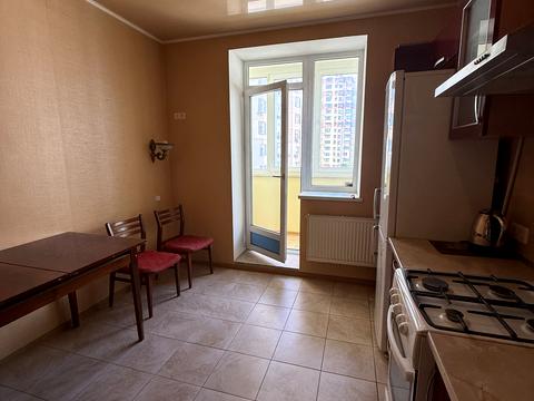 квартира за адресою Зоопаркова вул., 10