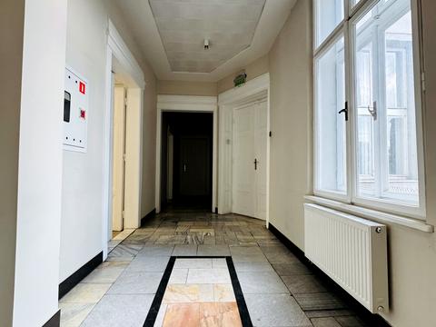 коммерческая по адресу академика Гнатюка ул. (Горького), 2
