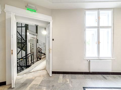 коммерческая по адресу академика Гнатюка ул. (Горького), 2