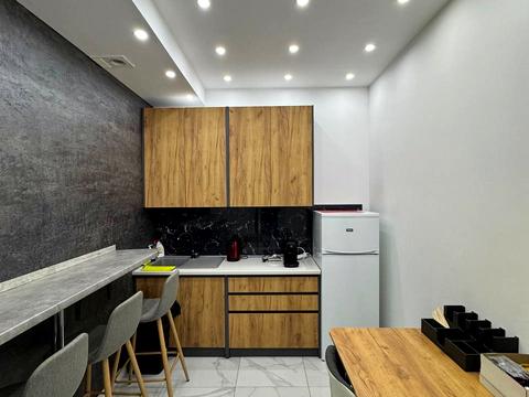 комерційна за адресою Кловський узвіз, 7a